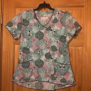 White Cross scrub top 🌿🌸💐